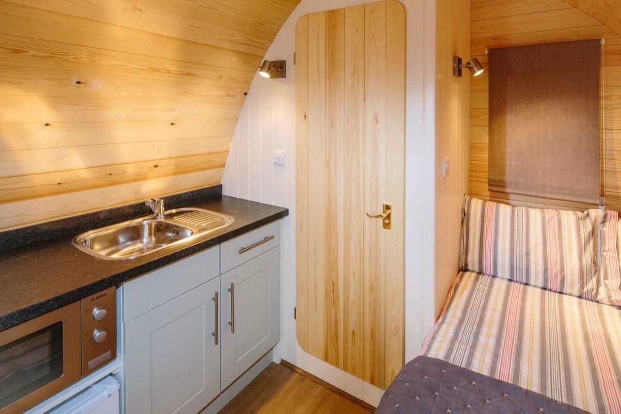 Готель Campion Glamping Pod Челтнем Екстер'єр фото